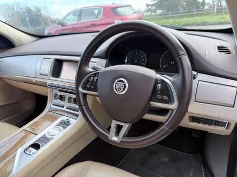 Jaguar XF D PREMIUM LUXURY 9