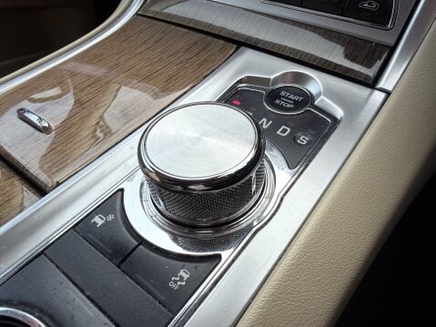 Jaguar XF D PREMIUM LUXURY 13