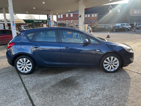 Vauxhall Astra 1.6 EXCLUSIV 8