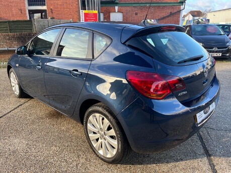 Vauxhall Astra 1.6 EXCLUSIV 11