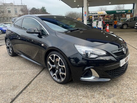 Vauxhall Astra GTC 2.0T 16V VXR 4