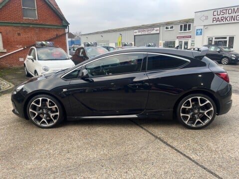 Vauxhall Astra GTC 2.0T 16V VXR 10