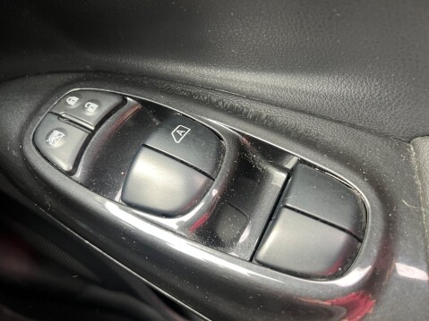 Nissan Juke TEKNA XTRONIC 29