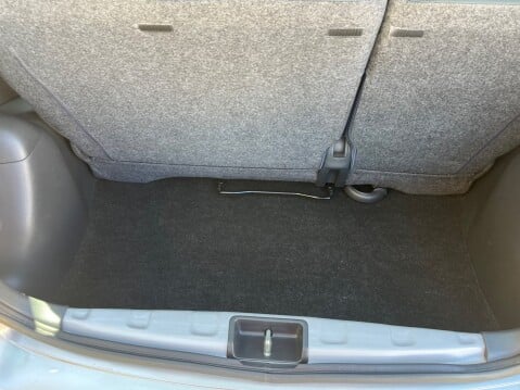 Toyota Yaris COLOUR COLLECTION VVT-I 6