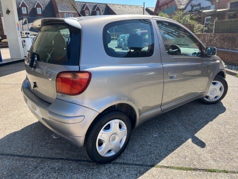 Toyota Yaris COLOUR COLLECTION VVT-I 2