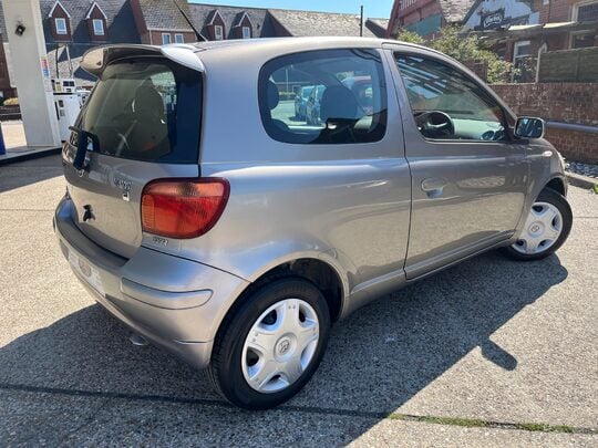 Toyota Yaris COLOUR COLLECTION VVT-I