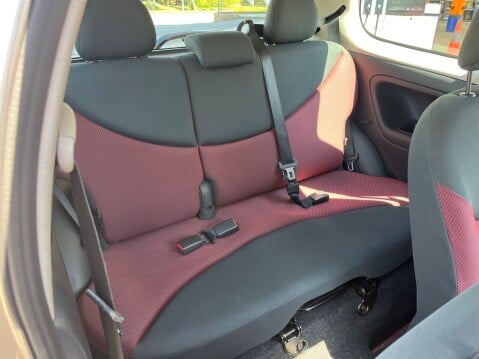 Toyota Yaris COLOUR COLLECTION VVT-I 7