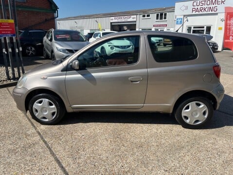 Toyota Yaris COLOUR COLLECTION VVT-I 10
