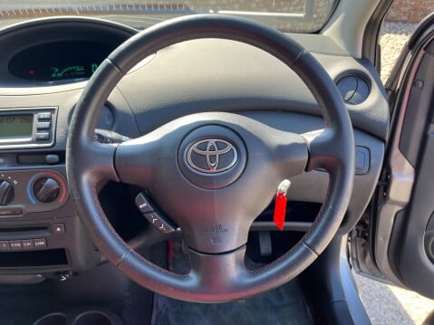 Toyota Yaris COLOUR COLLECTION VVT-I 12