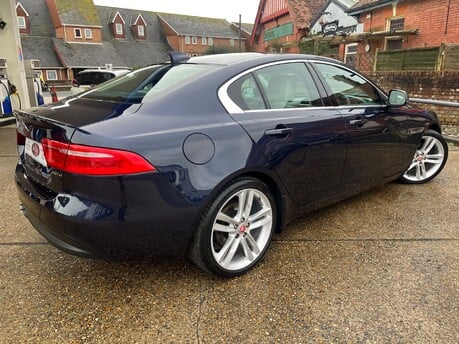 Jaguar XE 2.0D PORTFOLIO AUTOMATIC 2