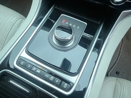 Jaguar XE 2.0D PORTFOLIO AUTOMATIC 22