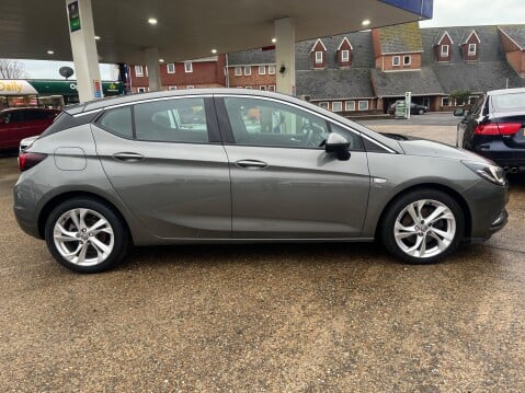 Vauxhall Astra 1.6T 200 SRI NAV 8