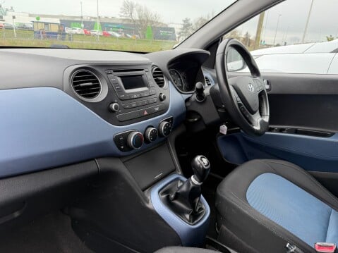 Hyundai i10 PREMIUM 8