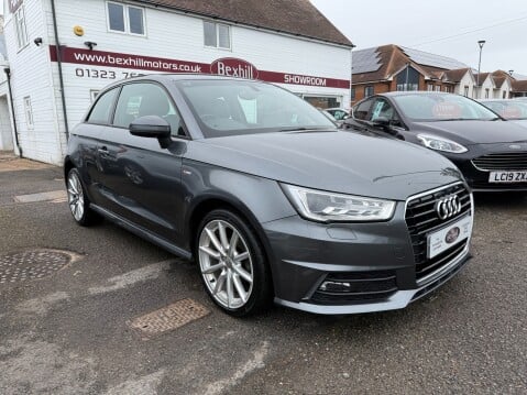 Audi A1 TFSI S LINE NAV 4