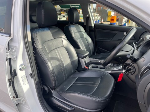 Kia Sportage 2.0 CRDI KX-3 SAT NAV 3