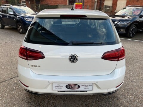 Volkswagen Golf 1.0 TSI SE NAVIGATION 5