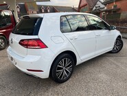 Volkswagen Golf 1.0 TSI SE NAVIGATION 2