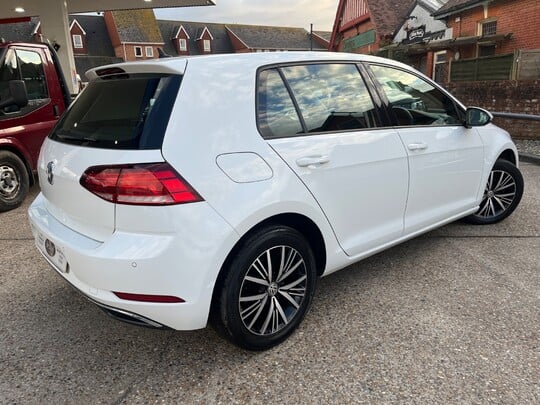Volkswagen Golf 1.0 TSI SE NAVIGATION