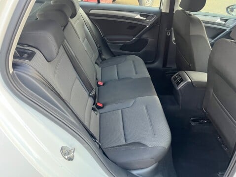 Volkswagen Golf 1.0 TSI SE NAVIGATION 7