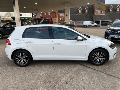 Volkswagen Golf 1.0 TSI SE NAVIGATION 8
