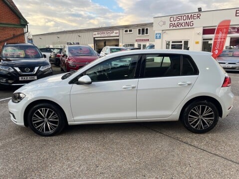 Volkswagen Golf 1.0 TSI SE NAVIGATION 10
