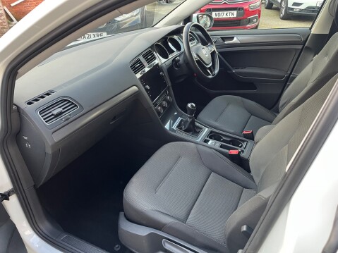 Volkswagen Golf 1.0 TSI SE NAVIGATION 12