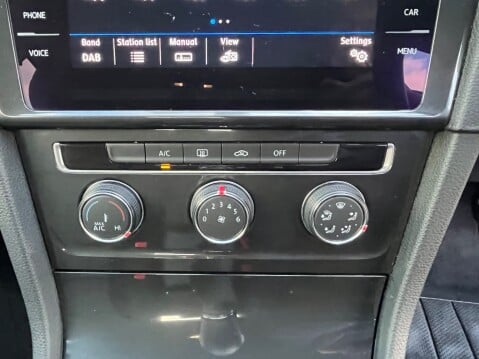 Volkswagen Golf 1.0 TSI SE NAVIGATION 17
