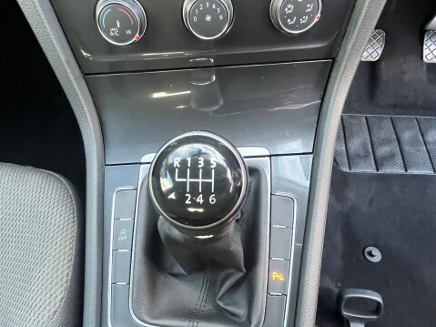 Volkswagen Golf 1.0 TSI SE NAVIGATION 21