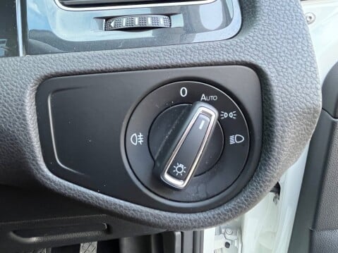 Volkswagen Golf 1.0 TSI SE NAVIGATION 25