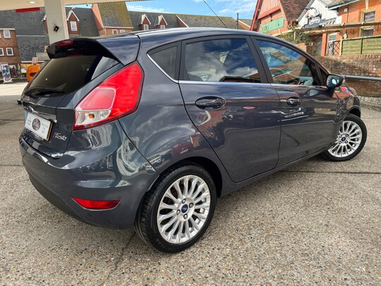 Ford Fiesta 1.6 TITANIUM AUTOMATIC