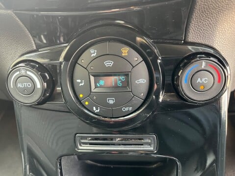 Ford Fiesta 1.6 TITANIUM AUTOMATIC 17