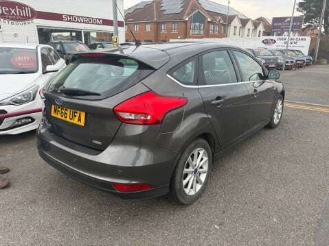 Ford Focus TITANIUM 2