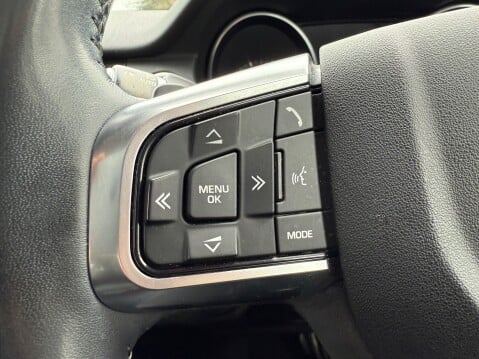 Land Rover Discovery Sport TD4 HSE LUXURY 22