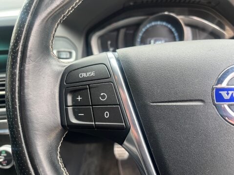 Volvo XC60 D4 R-DESIGN LUX NAV AWD 15