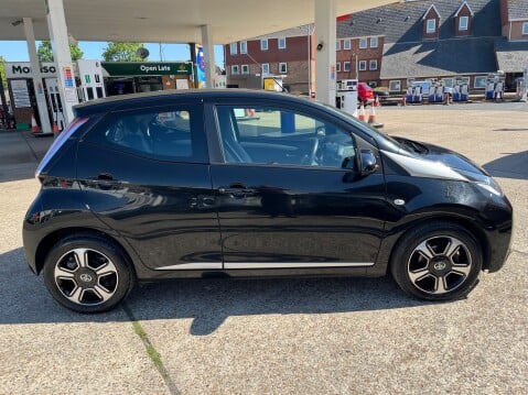 Toyota Aygo 1.0 VVT-I X-CLUSIV 8