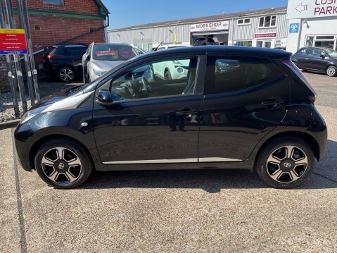 Toyota Aygo 1.0 VVT-I X-CLUSIV 10