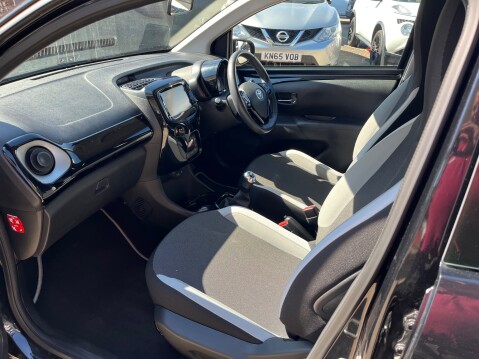 Toyota Aygo 1.0 VVT-I X-CLUSIV 11