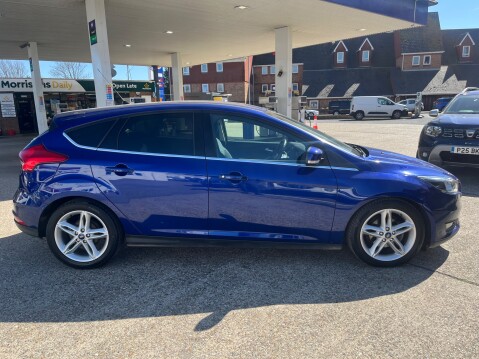 Ford Focus 1.5 TDCI ZETEC 8