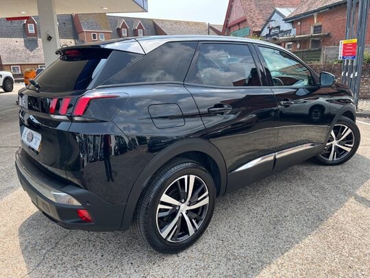 Peugeot 3008 1.2 PURETECH ALLURE