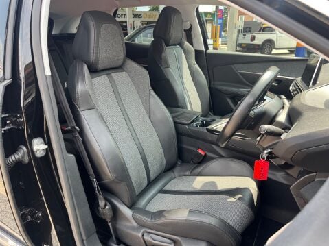 Peugeot 3008 1.2 PURETECH ALLURE 3