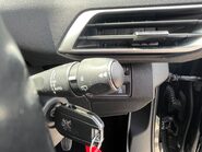 Peugeot 3008 1.2 PURETECH ALLURE 23