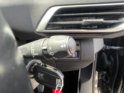 Peugeot 3008 1.2 PURETECH ALLURE 23