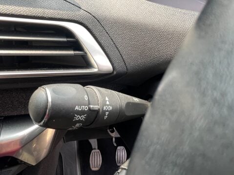 Peugeot 3008 1.2 PURETECH ALLURE 21