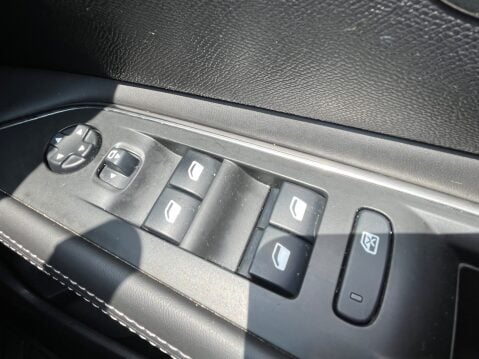 Peugeot 3008 1.2 PURETECH ALLURE 25