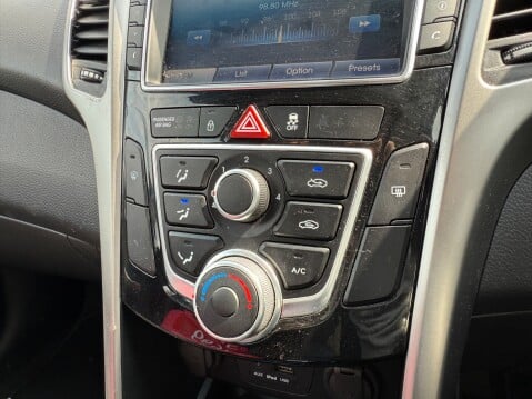 Hyundai i30 CRDI SE NAV BLUE DRIVE 16
