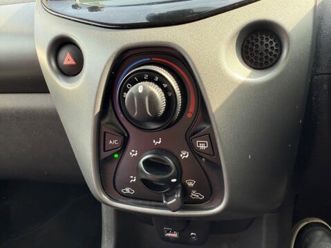 Toyota Aygo VVT-I X-PLAY TSS 16