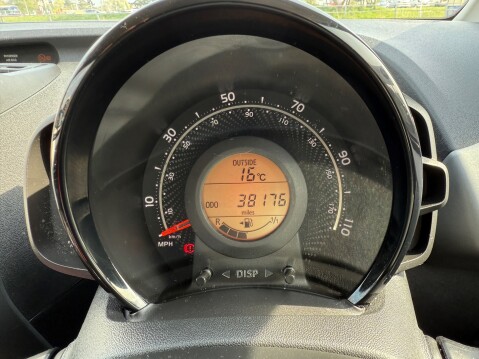 Toyota Aygo VVT-I X-PLAY TSS 17