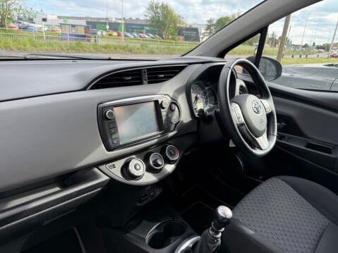 Toyota Yaris VVT-I ICON 8