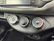 Toyota Yaris VVT-I ICON 15