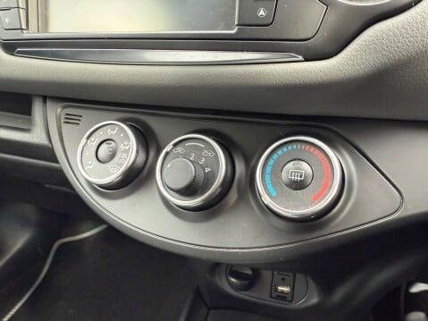 Toyota Yaris VVT-I ICON 15